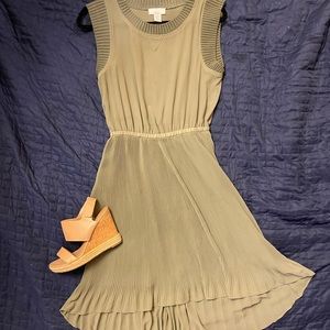 💚 Cutest Bar III midi dress!